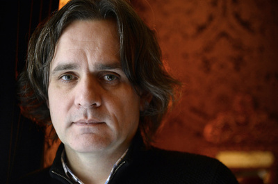 仏紙シャルリー、イスラムへの挑発的イラスト掲載 車突入が題材