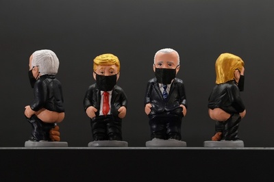 カタルーニャ伝統の「排便人形」、今年はトランプ氏とバイデン氏