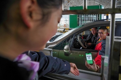 ウィーチャットペイに友人会員機能を追加、アリペイとの差を縮められるか