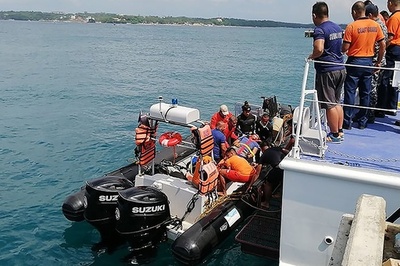 練習中にドラゴンボート転覆、選手7人死亡 比ボラカイ島沖