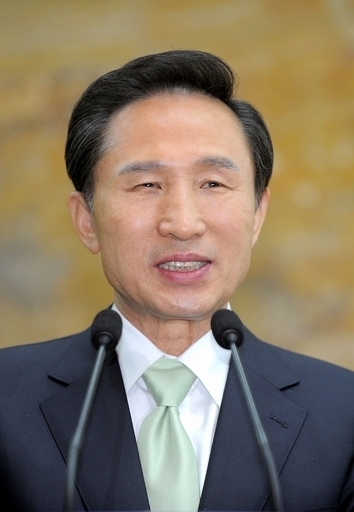 韓国大統領、給料を全額寄付へ