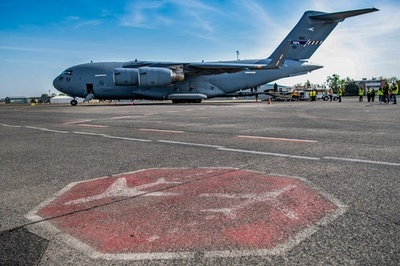 熱波で滑走路が破損 空港を一時閉鎖 ハンガリー