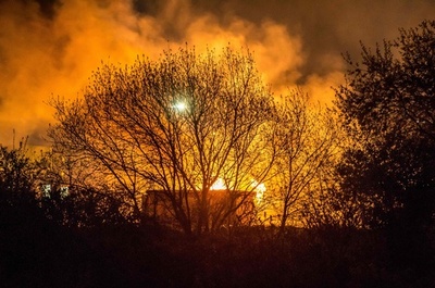 仏移民キャンプで大規模火災、放火か 