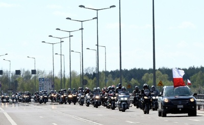 ロシアの愛国バイク集団、ポーランドが入国拒否