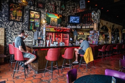 米国のコロナ感染者、250万人超える 大学集計