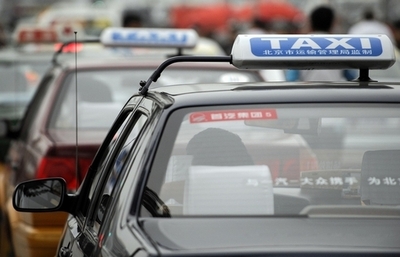 タクシー運転手殴打事件で、100人以上の運転手が抗議 中国・広州