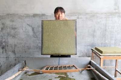 パンダのふんから作られた「パンダ紙」の村を訪ねる 中国・陝西省