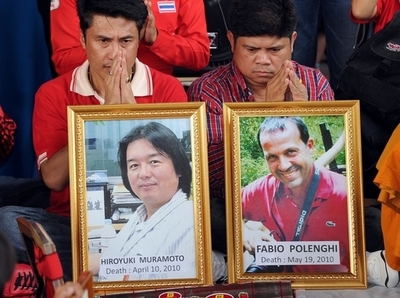 日本人カメラマンの死因は軍の発砲、タイ副首相