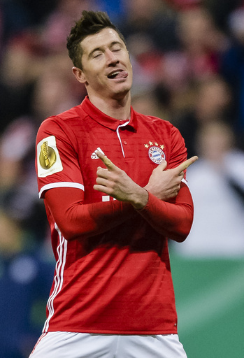 好調レワンドフスキが2得点、バイエルンがドイツ杯準決勝へ