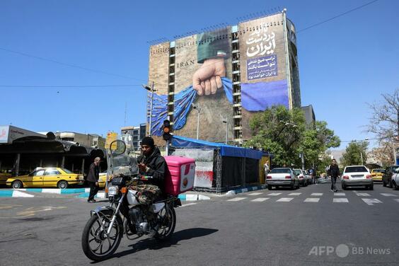 イラン軍、ホルムズ海峡を再封鎖 米のイラン港湾封鎖に反発