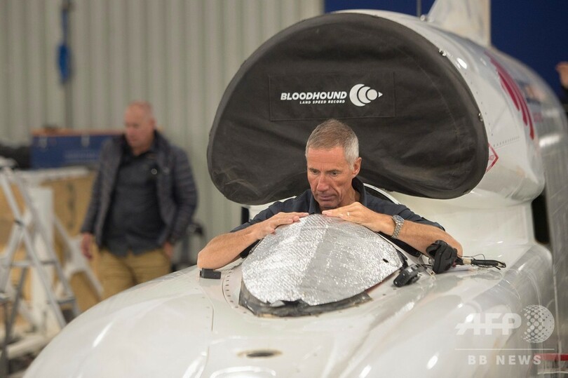 目指すは時速1600キロ 超音速自動車「ブラッドハウンド」が試運転