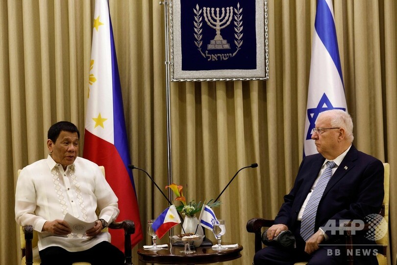 「ヒトラー発言」の比大統領、イスラエル大統領から講釈受ける