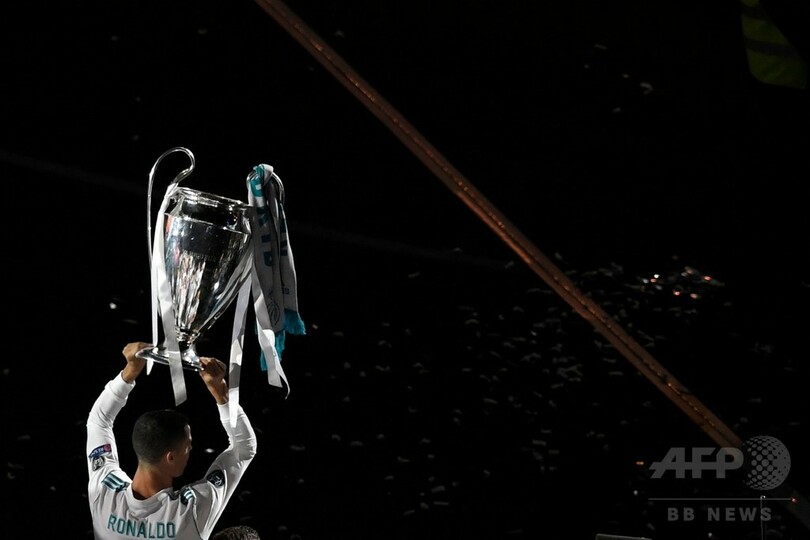 王者レアルがマドリード凱旋、ファンとCL3連覇を祝う