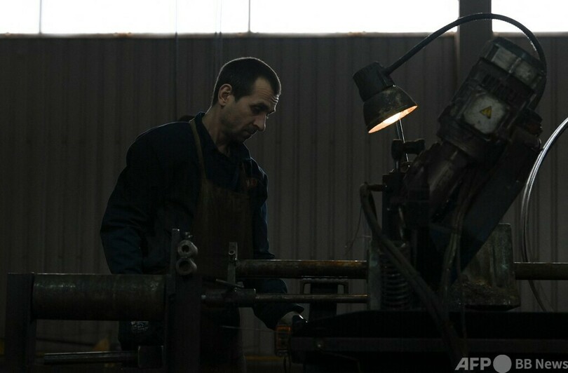 厳しい冬に備える住民 ウクライナ東部ドネツク