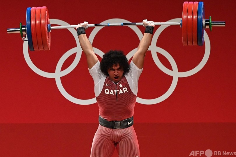 カタール、初の五輪金メダル エルバクが重量挙げ男子96キロV