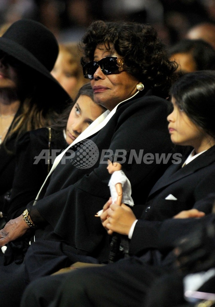 M ジャクソンさんの母親に養育権で合意 写真1枚 国際ニュース Afpbb News