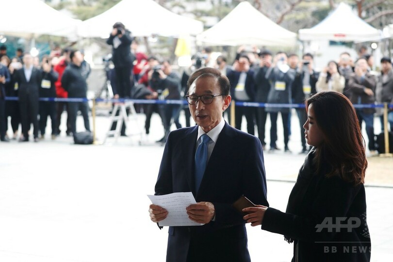 韓国の李元大統領、収賄容疑で取り調べ 逮捕状請求へ