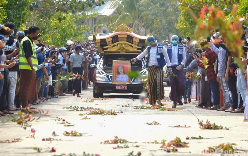 ミャンマー首都で女子学生の葬儀 デモで銃撃され死亡 写真19枚 国際ニュース Afpbb News