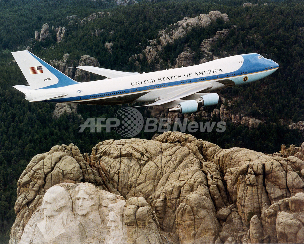 大統領専用機がNY上空を低空飛行、大パニック 写真撮影のため 大統領専用機がNY上空を低空飛行、大パニック 写真撮影のため