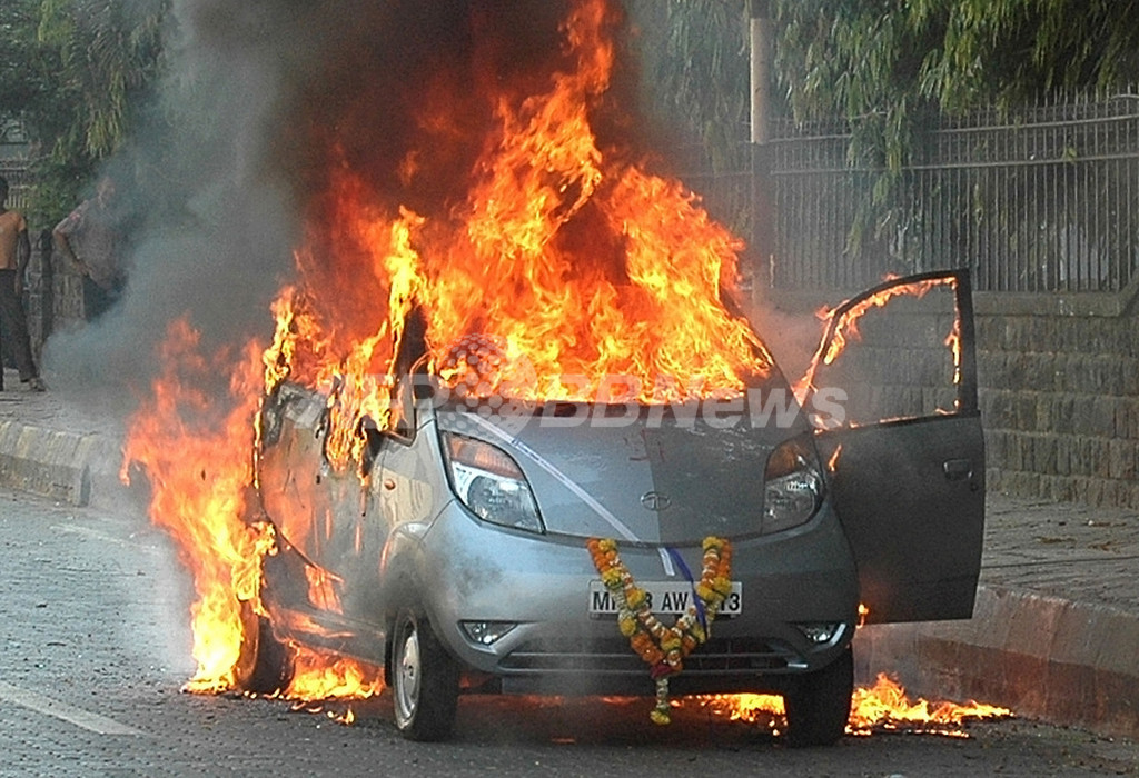 インド・タタの低価格車「ナノ」で発火事故、回収はせず インド・タタの低価格車「ナノ」で発火事故、回収はせず