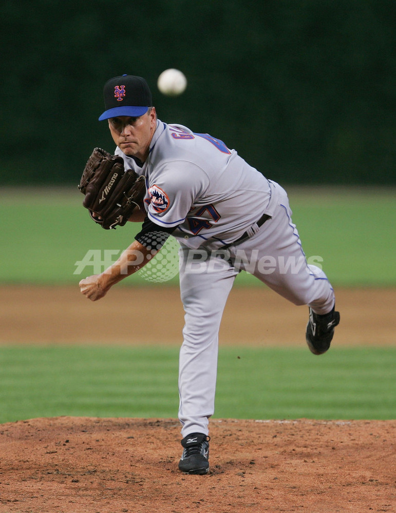 トムグラビン　ニューヨークメッツ NYM@CHC: Tom Glavine gets his 300th career win - YouTube