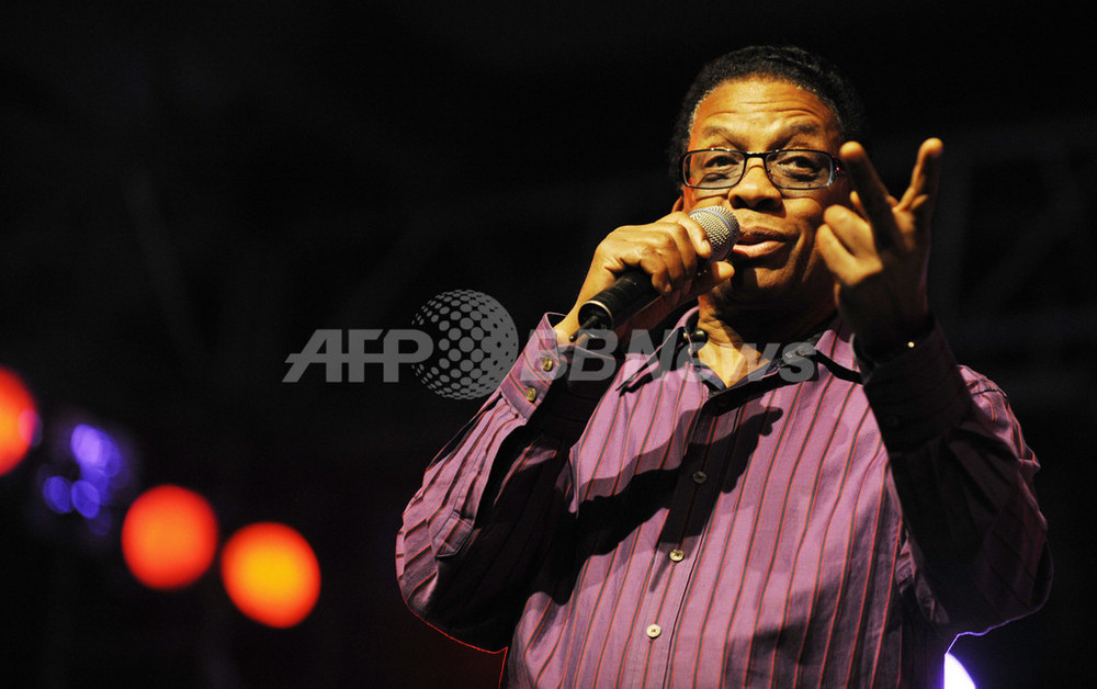 ハービー・ハンコック、「ビトーリア・ガステイス・ジャズフェスティバル」に出演 写真6枚 国際ニュース:AFPBB News