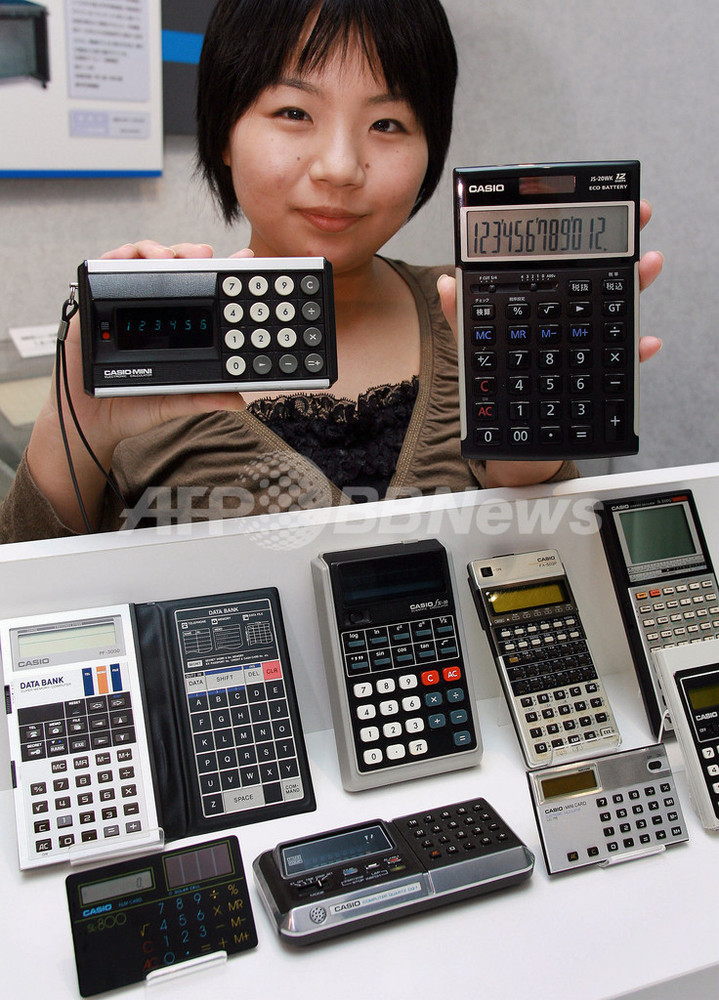 カシオ、電卓販売が世界累計10億台を突破 - 東京 写真1枚 国際 カシオ、電卓販売が世界累計10億台を突破 - 東京 写真1枚 国際