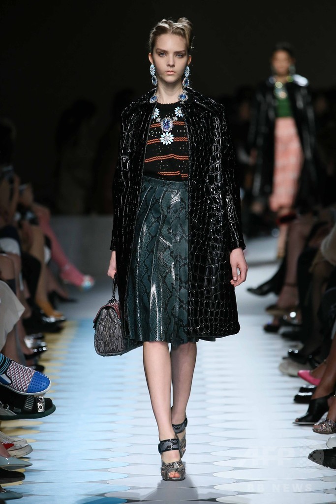 「ミュウミュウ」南青山店オープン、ショー＆パーティーを開催