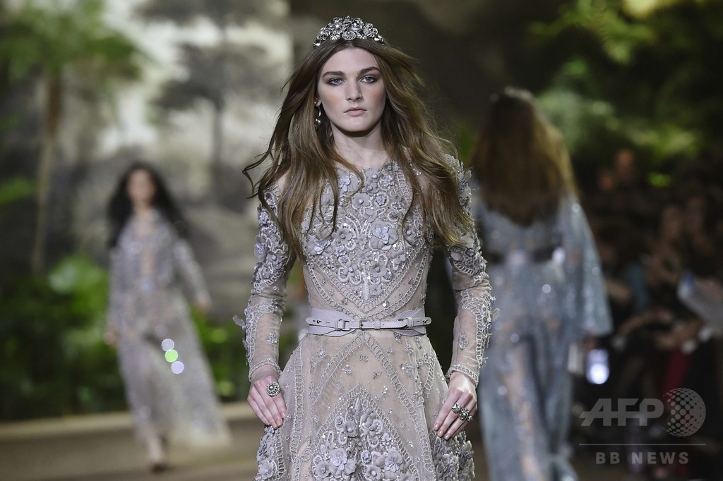 「エリー・サーブ」16年春夏オートクチュール