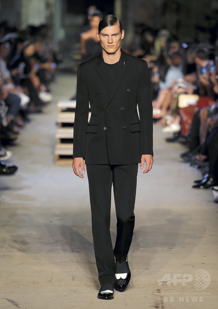 「ジバンシィ」16年春夏コレクション