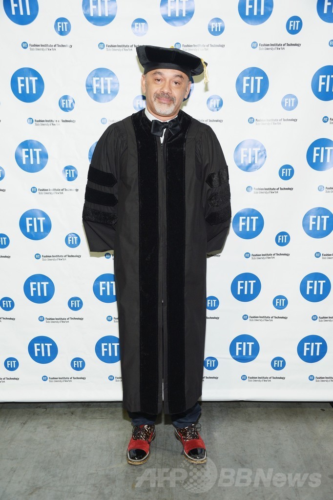 NYファッション工科大学卒業式にクリスチャン・ルブタン、ボビイ・ブラウンら出席