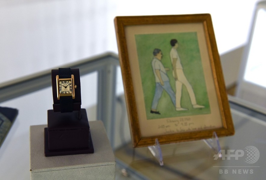 ケネディ夫人の腕時計と絵画、4200万円で落札 米NY