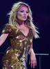 ロンドン五輪の閉会式に登場したケイト・モス（Kate Moss、2012年8月12日撮影）。(c)AFP/LEON NEAL