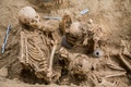 ペルー・チャンチャン遺跡の集団墓地で見つかった遺骨。ペルー文化省提供（2021年11月11日撮影）。(c)AFP PHOTO /  PERUVIAN MINISTRY OF CULTURE