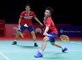 バドミントン、インドネシア・オープン、男子ダブルス準決勝。試合に臨む保木卓朗（奥）/小林優吾組（2021年11月27日撮影）。(c)AFP PHOTO / Badminton Association of Indonesia