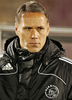 戦況を見つめるアヤックスのマルコ・ファン・バステン監督（%%Marco van Basten%%）。（2008年9月18日撮影）(c)AFP/ANDREJ ISAKOVIC