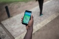 ナイジェリア・ラゴスのラゴス大学で、「ポケモンGO」の画面に映し出されたユーザーのアバター（2016年7月14日撮影）。(c)AFP/STEFAN HEUNIS