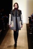米ニューヨーク市内で発表された「BCBG マックス・アズリア」15/16年秋冬コレクション（2015年2月12日撮影）。(c)AFP/Getty Images/Frazer Harrison