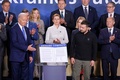 米首都ワシントンで開催された北大西洋条約機構（NATO）首脳会議関連の会合で、会見するウクライナのウォロディミル・ゼレンスキー大統領とジョー・バイデン米大統領（2024年7月11日撮影）。(c) Ludovic MARIN / AFP