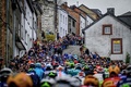 自転車ロードレース、リエージュ～バストーニュ～リエージュ。レースに臨む集団（2024年4月21日撮影）。(c)DIRK WAEM / Belga/ AFP