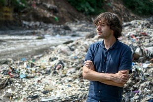 プラスチックごみを受け止めるフェンスを川に グアテマラ