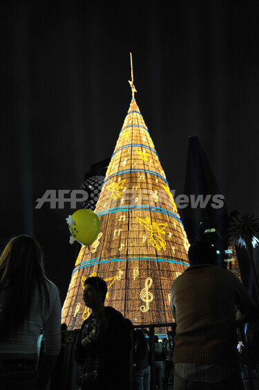 巨大クリスマスツリー 高さ112メートル、巨大ツリー点灯 メキシコ 写真6枚 国際ニュース