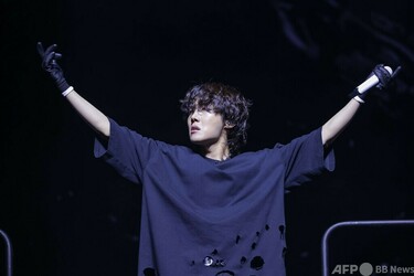 BTSのJ-HOPE、米音楽フェスでトリ 韓国人初 写真4枚 国際ニュース