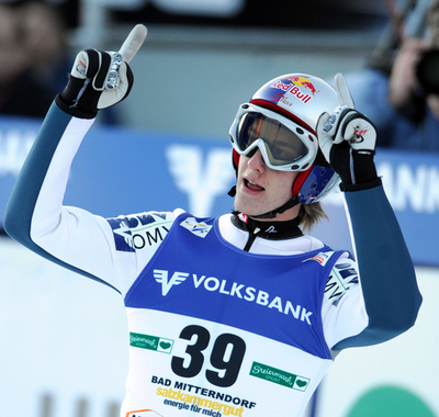 シュリーレンツァウアーがシーズン4勝目、ジャンプW杯