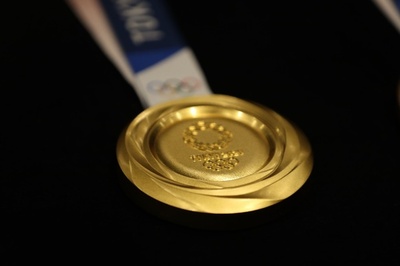 東京五輪開幕まで1年、メダルのデザインお披露目