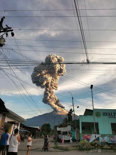 フィリピン火山から噴煙、上空4000メートルに到達