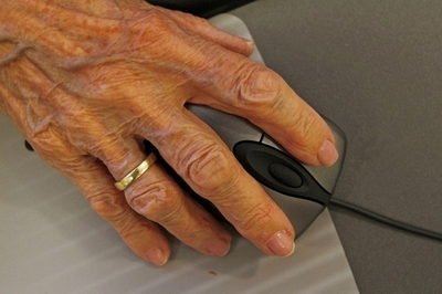 さまざまな体位を紹介 「カーマ・スートラ」ウイルスにご用心