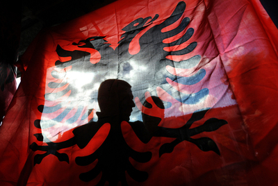 コソボ、独立後に待ち受ける民族対立と経済不況