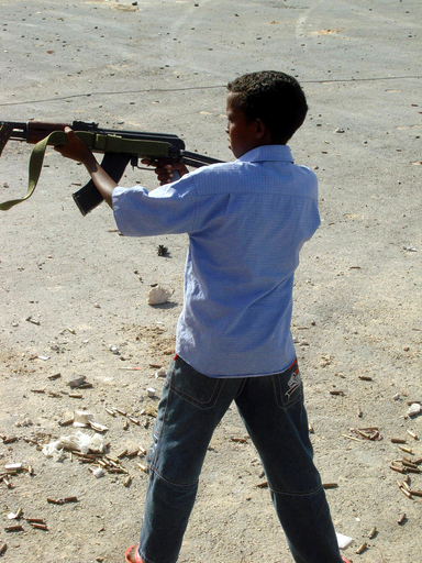 ソマリアのクイズ大会、優勝賞品はAK-47や手投げ弾