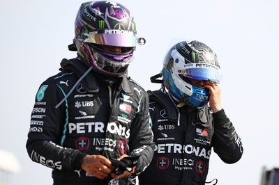 ボッタス、暑すぎる黒のレーシングスーツに不満あらわ